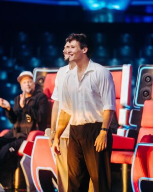 Wincent Weiss Instagram - Heute geht es los das große Finale von @thevoicekids 😱🔥 Schaltet ein und ab 20:15 könnt ihr auf Sat 1 für euren Favoriten voten!