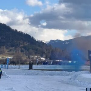 Wincent Weiss Instagram - Grüße aus dem Schnee! Hatte so viel Spaß beim Ice Race und wollte gar nicht mehr aussteigen 😀 Heute starten die Band-Vorbereitungen für die Tour! Welcher Song darf denn auf der Setlist nicht fehlen? #willjetztauftour #undmitdercarrerabahnspielen
