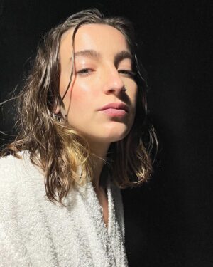 Winona Guyon Instagram - on set 🎬