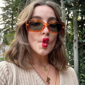 Winona Guyon Instagram - 50 nuances de rouge (et beige)