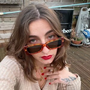 Winona Guyon Instagram - 50 nuances de rouge (et beige)