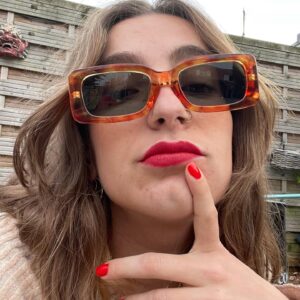 Winona Guyon Instagram - 50 nuances de rouge (et beige)