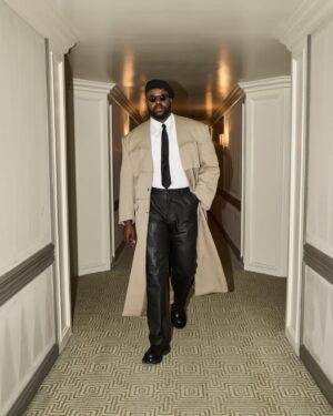 Winston Duke Instagram - “Personally, I just love that you can really complete an outfit or you can make a total left turn with the hats that you wear.”

GQ got ready with Winston Duke for The Fall Guy's LA premiere, as he donned a trench coat from South Korean label Songzio, vintage leather trousers and a baseball cap complete with slogan. Read the interview at the link in bio. 

Photography by @higgsy_photography.
