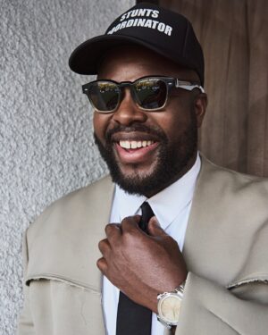 Winston Duke Instagram - “Personally, I just love that you can really complete an outfit or you can make a total left turn with the hats that you wear.”

GQ got ready with Winston Duke for The Fall Guy's LA premiere, as he donned a trench coat from South Korean label Songzio, vintage leather trousers and a baseball cap complete with slogan. Read the interview at the link in bio. 

Photography by @higgsy_photography.
