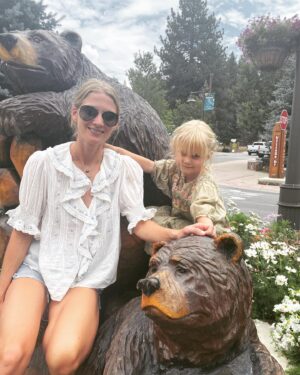 Winter Ave Zoli Instagram - These bears are cute but the one that was in our yard last night was a little scary 😬🐻 #mountainvacay