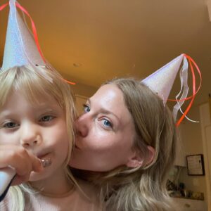 Winter Ave Zoli Instagram - Happy birthday to my sweet baby girl, I don’t know how you’re already 4 😱🤷🏼‍♀️💝🤩🥰💕🥳☘️☘️☘️🍀 I love you so much🥰🥰🥰 #stpatricksbaby