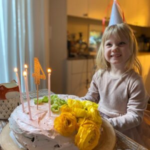 Winter Ave Zoli Instagram - Happy birthday to my sweet baby girl, I don’t know how you’re already 4 😱🤷🏼‍♀️💝🤩🥰💕🥳☘️☘️☘️🍀 I love you so much🥰🥰🥰 #stpatricksbaby
