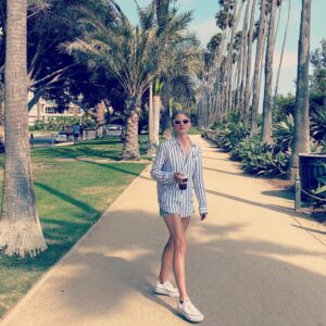 Winter Ave Zoli Instagram - Oversized shirt, tiny shorts 🙌🏻🤍