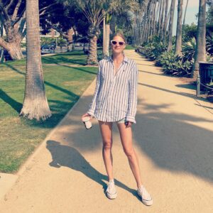Winter Ave Zoli Instagram - Oversized shirt, tiny shorts 🙌🏻🤍