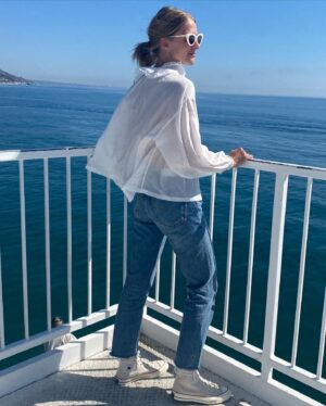 Winter Ave Zoli Instagram - October in sunny California ☀️💙🤍