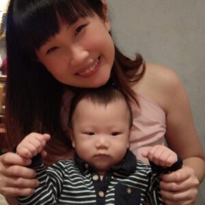 Wiwiek Michiko Instagram - Disaat mami ny pose cantiq, anakny muka malas pose ckckck