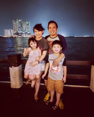 Wiwiek Michiko Instagram - HAPPY BIRTHDAY lovely mom n wive

The greatest gift that you can give to others is the gift of unconditional love and acceptance
#birthdaymommy #birthday #family #gettingold #happyfamily❤️