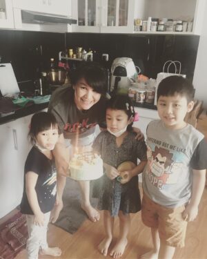 Wiwiek Michiko Instagram - HAPPY BIRTHDAY lovely mom n wive

The greatest gift that you can give to others is the gift of unconditional love and acceptance
#birthdaymommy #birthday #family #gettingold #happyfamily❤️