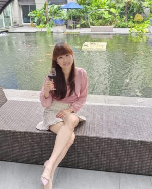 Wiwiek Michiko Instagram - makan manis maniss ajaa d biar hidup muakin manis kali yakkkkk hehehehe...