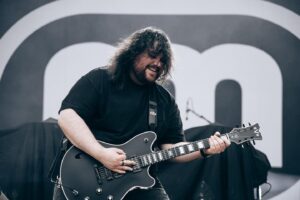 Wolfgang Van Halen Instagram - Doing the thing 🎸 

Come hang with us! We’re playin’ all over the damn place with Metallica/Pantera & with Alter Bridge/Sevendust! 

Check the dates on MammothWVH.com to see if we’re near ya. Link in bio!

See you soon! 😉 

📸: @awkwardhumanphotographer