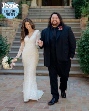 Wolfgang Van Halen Instagram - Wolfgang Van Halen is married! 💍 The son of Eddie Van Halen and Valerie Bertinelli wed his fiancée Andraia Allsop surrounded by 90 guests at their home in Los Angeles on Sunday, sharing all the exclusive details with PEOPLE.

Tap our bio link to learn all about their special day! | 📷: @christineskariphotography