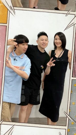 Wong Cho-lam Instagram - 去聽好朋友的演唱會，我和亞男都做足了準備，你們覺得對不對