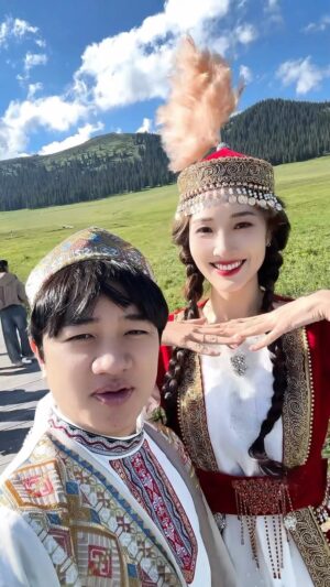 Wong Cho-lam Instagram - 一次說走就走的旅行✈️ 新疆我們來啦！