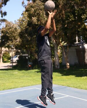Wood Harris Instagram - Wood Harris is an acting legend, and we don’t talk about it enough.🙌🏾👏🏾👏🏾 One of my favorites was Avon Barksdale (The Wire) & Motaw (Above The Rim).. To teach the Art of Shooting to living legends is a dream come true. Never would have thought a jump shot would take me this far. @noblewood -Stay locked in! #LethalShooter