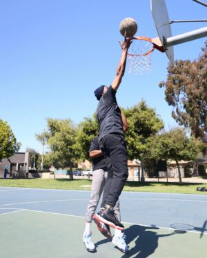 Wood Harris Instagram - Wood Harris is an acting legend, and we don’t talk about it enough.🙌🏾👏🏾👏🏾 One of my favorites was Avon Barksdale (The Wire) & Motaw (Above The Rim).. To teach the Art of Shooting to living legends is a dream come true. Never would have thought a jump shot would take me this far. @noblewood -Stay locked in! #LethalShooter