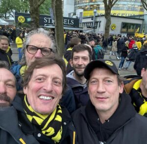 Wotan Wilke Möhring Instagram - Immer alles geben! Come on BVB!! Geht los! #team #bvb #fight #go