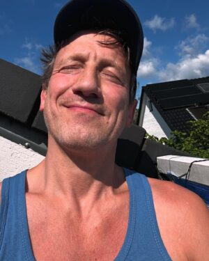 Wotan Wilke Möhring Instagram - Yes, true. It’s my birthday today! Danke an alle Gratulanten. Die Liebsten am liebsten um mich herum. Thank u for being loved. #birthday #fine #today #love #and #the #sun