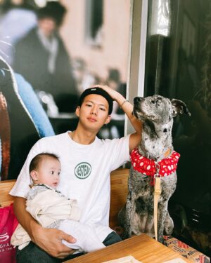 Wu Nien-hsuan Instagram - -
看圖 你們說故事
@takila_1104 
什麼臉～誰都不能跟我搶🍔✌️

#hamburger  #takila #baby #daughter #father  #family