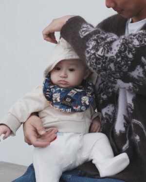 Wu Nien-hsuan Instagram - 🧨
今年元宵多一個小可愛，祝大家元宵快樂🏮🏮🏮
👶 侄子的出現 記憶體空間不見
which one do u like ~

#元宵節 #小過年 #侄子 #可愛 
👔#costaipei  @cosstores