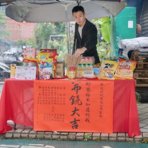 Wu Nien-hsuan Instagram - #那些你不知道的我
這次的演出角色職業是從沒接觸過的，可說是幻想了十年之久，終於美夢成真，心情是既期待又興奮，而我很喜歡和慶幸導演在前期的準備工作中，把大家聚在一起，在同樣的基底，用最短的時間，一起把劇本內容到角色細節訂定的更精確、挖的更深，演員在彼此角色心中的定位活生生的立在一個位置，而燒腦懸疑的題材再幾度翻轉後，將會看到人性最不堪的一面，同時又凸顯最容易被忽略的「人的溫暖」
與一眾厲害的優秀演員和工作團隊一起創作很讓人安心，也希望自己在這部戲可以學習到不少，我們會努力，請大家拭目以待。