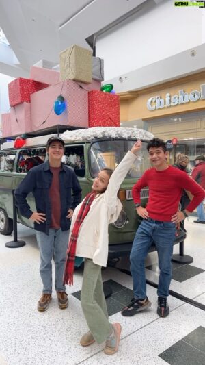 Wyatt Bennett Instagram - Someone was VERY embarrassed to do this dance. Can you guess who? 

Happy December!