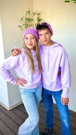 Wyatt Bennett Instagram - Twinning 💜 

Make sure to watch @therocksquad_ ‘s video!!
#youtube #trendingreels #viral #rocksquad #theohanaadventure