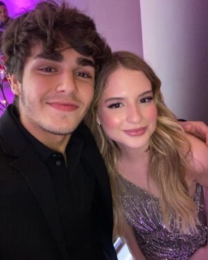Xande Valois Instagram - Ainda sobre ontem… 18 da So ❤️
.
.
Styling: @manumoda 
Produção: @gabrielfeitosa7