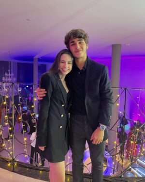 Xande Valois Instagram - Ainda sobre ontem… 18 da So ❤️
.
.
Styling: @manumoda 
Produção: @gabrielfeitosa7