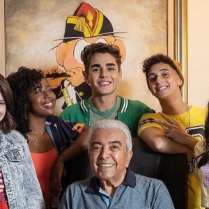 Xande Valois Instagram - Dia nacional do ator, ótimas lembranças durante esses 12 anos de profissão. Muitas histórias contadas e personagens marcantes. Poderia postar fotos de vários trabalhos, mas escolhi essas porque não vejo a hora de ver Leo e Cebola nas telonas ❤️