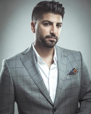 Xaniar Khosravi Instagram - _
كت و شلوار 😎
👍🏻 or 👎🏻? .
.
. 📷 @behrouz_sasani 
#xaniar #xaniarkhosravi #suit