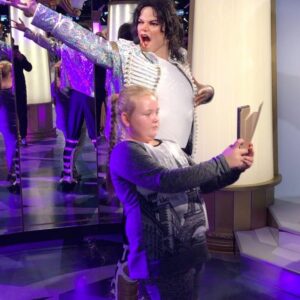 Xaniar Khosravi Instagram - Wait for it! 😎😂

#xaniar #xaniarkhosravi #madametussauds #2018 #czechia🇨🇿