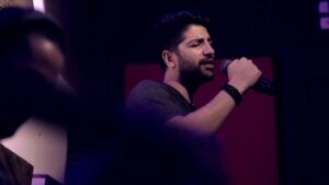 Xaniar Khosravi Instagram - _
ورژن جديد "نه نميشه" كه قراره تو كنسرت ١٥ آذر براتون اجرا كنيم... ❤️ Video by @ali_majlesi

@mohamad_reza_rahnama 
@khashayar_jozi 
@behnamrahnamamusic 
@hamed_bassist 
@roozbeh_pahlevaninejad