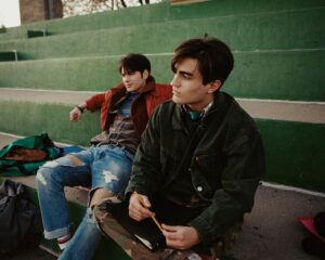 Xavier Dolan Instagram - American friends! Here I am at my best (worst?), cosmetically speaking. You got the freckles, the layered Ts, the pink hair and the Beckham/Ronaldo hairdo circa 2000. The Night Logan Woke Up is streaming on @netflix in the US. It was my favorite experience ever to make, and I cannot tell you how proud of it I am. Let me know what you think, and share the news if you feel like. Photos by @fredgervaisd