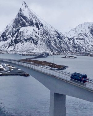 Xavier de le Rue Instagram - You are going to laugh at me, but after only 3 days of riding being in the Lofoten I fell miserably walking on the parking lot with my surfboard under my arm and...broke 3 ribs both in the front and in the back....
Pretty ironic getting hurt like that 2 hours after having been in a pretty exposed place in one of those couloirs.
So I have gone back home in @verbier for a few weeks to rest. Pretty frustrating, but it was so stupid to get hurt like this that I imagine it must have been for a reason.
The plan is to get back up there in two three weeks. 🤞 @swatch
@rossignol 
@smithoptics 
@blacksheepvan 

📸 @nathanpyr
