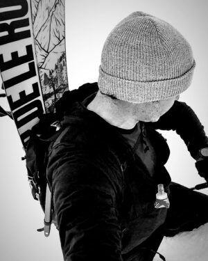 Xavier de le Rue Instagram - You are going to laugh at me, but after only 3 days of riding being in the Lofoten I fell miserably walking on the parking lot with my surfboard under my arm and...broke 3 ribs both in the front and in the back....
Pretty ironic getting hurt like that 2 hours after having been in a pretty exposed place in one of those couloirs.
So I have gone back home in @verbier for a few weeks to rest. Pretty frustrating, but it was so stupid to get hurt like this that I imagine it must have been for a reason.
The plan is to get back up there in two three weeks. 🤞 @swatch
@rossignol 
@smithoptics 
@blacksheepvan 

📸 @nathanpyr