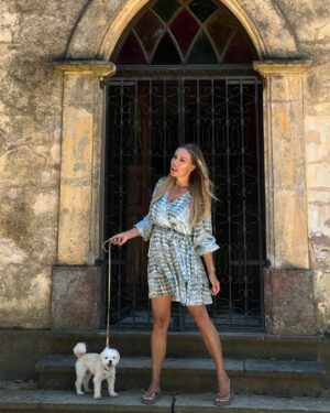 Xenia Seeberg Instagram - Happy 4th of July. Heute mal auf historischen Spuren des Chateau Minuty…! Diese kleine alte Kapelle wurde 1865 errichtet. Gleich gibt es eine kleine Weinprobe…
Today we are visiting this old vineyard Chateau Minuty. The little chapel was built in 1865. Let’s try one of my favorite French Rosé wines… #happyfourthofjuly #happy4thofjuly #laprovence #ramatuelle #sttropez #france #minuty #rosé #chateau #enjoythelittlethings #enjoythemoment #winetasting