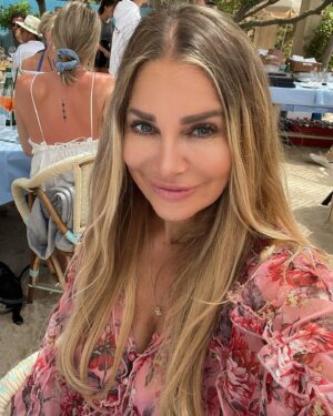 Xenia Seeberg Instagram - 12 Tage ohne Wlan in unserem Haus in Südfrankreich. Das zerrt tatsächlich an meinen Nerven! Wie geht Euch das? Ich bin offensichtlich noch nicht im detox Modus. Jedenfalls war es super schön mal wieder im @laguerite zu sein. 
12 days without WiFi at our house in Southern France. I am on edge. Not in detox mode yet. But it was truly wonderful being back @laguerite . 
#cannes #laguerite #lagueritecannes #enjoythemoment #enjoythelittlethings #enjoylife #bestager #germanactress #bestagermodel #liveyourlife #liveyourbestlife #justbe