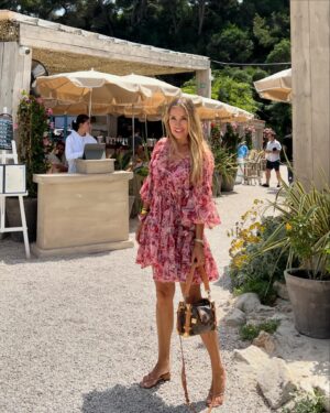 Xenia Seeberg Instagram - Popo Blitzer. Kennt ihr das: zu lange auf nem Korbstuhl gesessen und schon hat man ein schickes Muster eingraviert ins Popöchen. Jedenfalls so schön wieder hier zu sein im La Guerite. 
Do you know this: the chair you set on left a lasting impression on your lovely butt… anyway so nice to be back at this beautiful place @la_guerite in Cannes. #cotedazur #cannes #laguerite #france #ilovefrance #happygirl #lifeisbeautiful #lifeisabeach #enjoythelittlethings #enjoythemoment #bestager #bestagermodel #50plusandfabulous #liveyourlife #liveyourbestlife