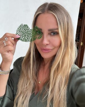 Xenia Seeberg Instagram - Fischnetz-Maske oder essbare Garnitur? Jedenfalls wunderschön hier in Arta auf Mallorca. Und ich bin so froh,  nun ganz bald meinen @philias Schatz wiederzusehen. 
#mask #masked #eathealthy #arta #bestager #bestagermodel #50plus #57 #50plusandfabulous #mallorca #beautyphotography #balericislands #gbd #missmyson #goodbyedeutschland