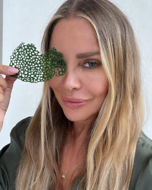 Xenia Seeberg Instagram - Fischnetz-Maske oder essbare Garnitur? Jedenfalls wunderschön hier in Arta auf Mallorca. Und ich bin so froh,  nun ganz bald meinen @philias Schatz wiederzusehen. 
#mask #masked #eathealthy #arta #bestager #bestagermodel #50plus #57 #50plusandfabulous #mallorca #beautyphotography #balericislands #gbd #missmyson #goodbyedeutschland