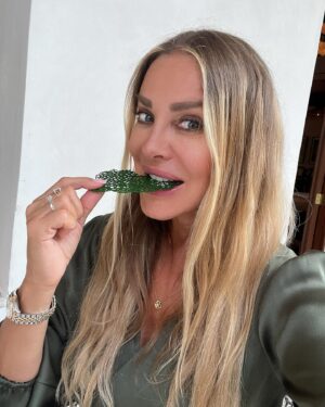 Xenia Seeberg Instagram - Fischnetz-Maske oder essbare Garnitur? Jedenfalls wunderschön hier in Arta auf Mallorca. Und ich bin so froh,  nun ganz bald meinen @philias Schatz wiederzusehen. 
#mask #masked #eathealthy #arta #bestager #bestagermodel #50plus #57 #50plusandfabulous #mallorca #beautyphotography #balericislands #gbd #missmyson #goodbyedeutschland