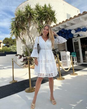 Xenia Seeberg Instagram - Feier-Abend. Also kurz zum Dinner ins Shiva Beach Club gegenüber.  Noch ein paar Tage sind wir hier für Arnes Patienten auf der Insel. Dann sehe ich endlich meinen geliebten Schatz @philias wieder in Berlin. I miss you so much…! 
#mallorca #expatlife #expatmom #missyou #beinthemoment #liveyourlife