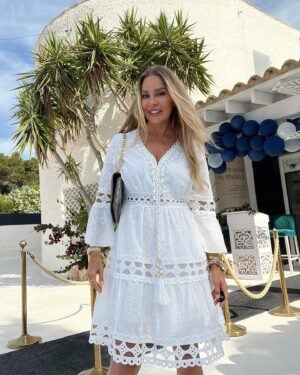 Xenia Seeberg Instagram - Feier-Abend. Also kurz zum Dinner ins Shiva Beach Club gegenüber.  Noch ein paar Tage sind wir hier für Arnes Patienten auf der Insel. Dann sehe ich endlich meinen geliebten Schatz @philias wieder in Berlin. I miss you so much…! 
#mallorca #expatlife #expatmom #missyou #beinthemoment #liveyourlife