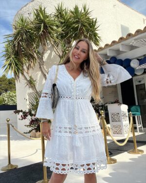Xenia Seeberg Instagram - Feier-Abend. Also kurz zum Dinner ins Shiva Beach Club gegenüber.  Noch ein paar Tage sind wir hier für Arnes Patienten auf der Insel. Dann sehe ich endlich meinen geliebten Schatz @philias wieder in Berlin. I miss you so much…! 
#mallorca #expatlife #expatmom #missyou #beinthemoment #liveyourlife