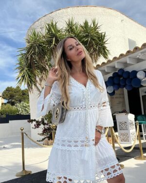 Xenia Seeberg Instagram - Feier-Abend. Also kurz zum Dinner ins Shiva Beach Club gegenüber.  Noch ein paar Tage sind wir hier für Arnes Patienten auf der Insel. Dann sehe ich endlich meinen geliebten Schatz @philias wieder in Berlin. I miss you so much…! 
#mallorca #expatlife #expatmom #missyou #beinthemoment #liveyourlife